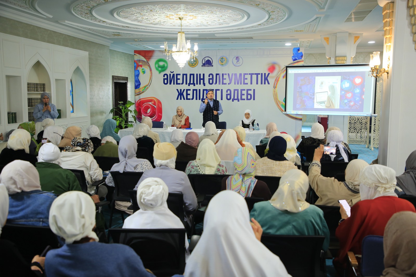 Doyki com стюардессасы